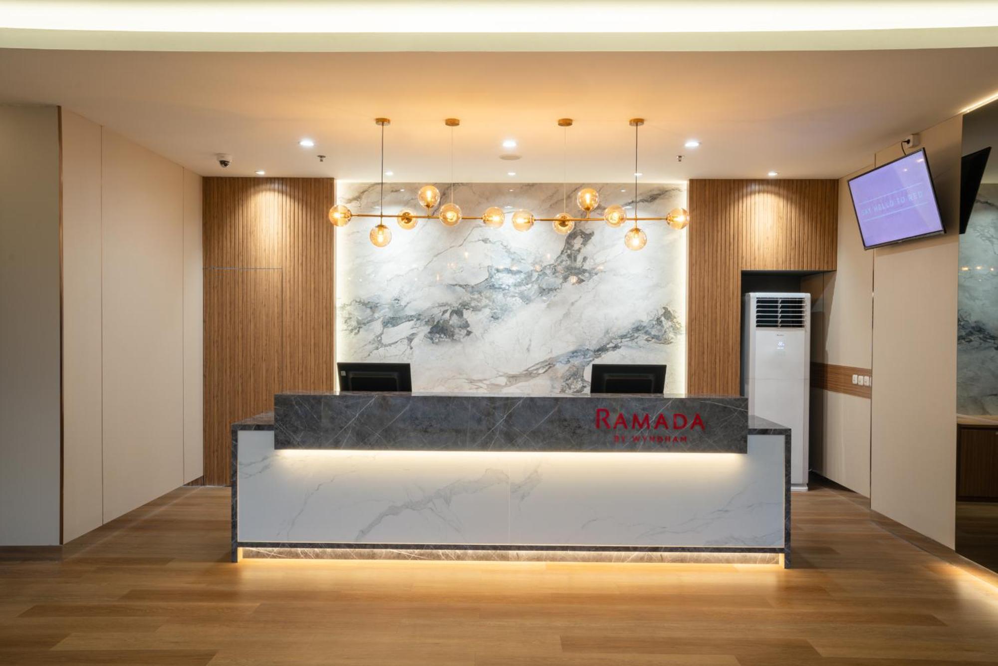 Ramada By Wyndham Serpong Extérieur photo