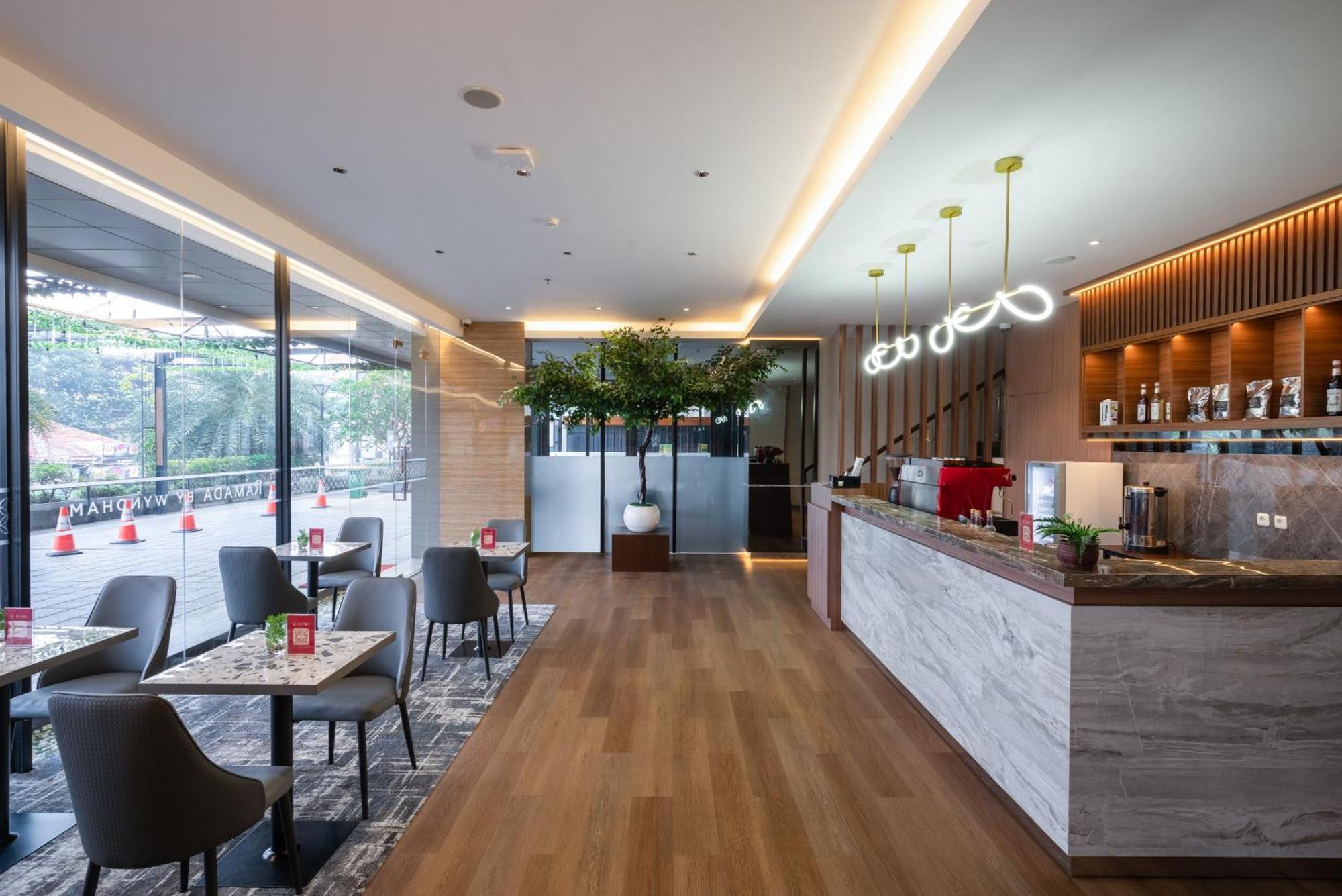 Ramada By Wyndham Serpong Extérieur photo