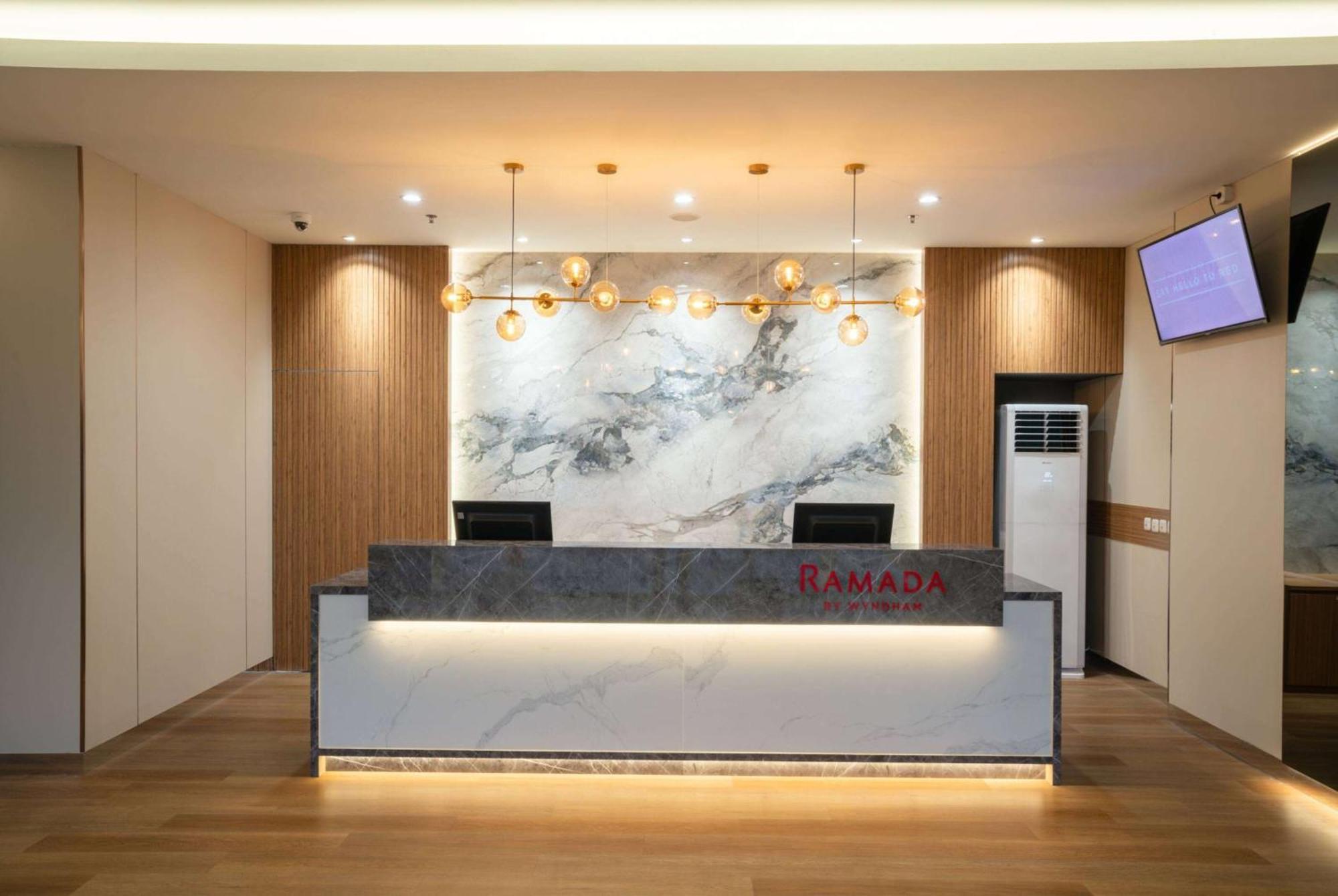 Ramada By Wyndham Serpong Extérieur photo
