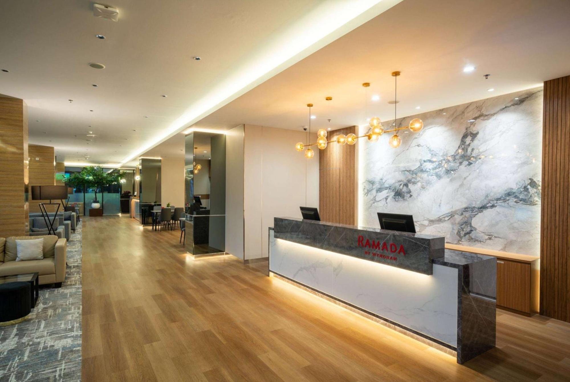 Ramada By Wyndham Serpong Extérieur photo