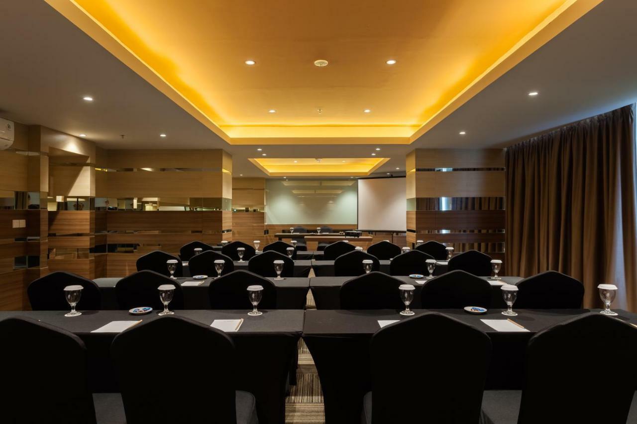 Ramada By Wyndham Serpong Extérieur photo