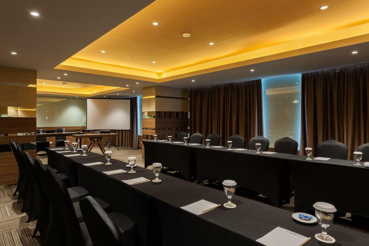 Ramada By Wyndham Serpong Extérieur photo