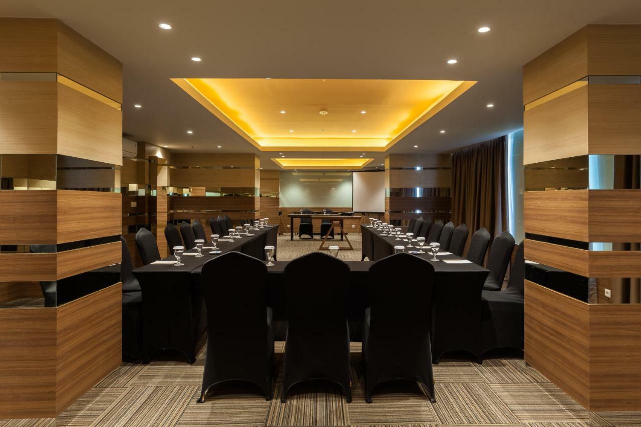 Ramada By Wyndham Serpong Extérieur photo