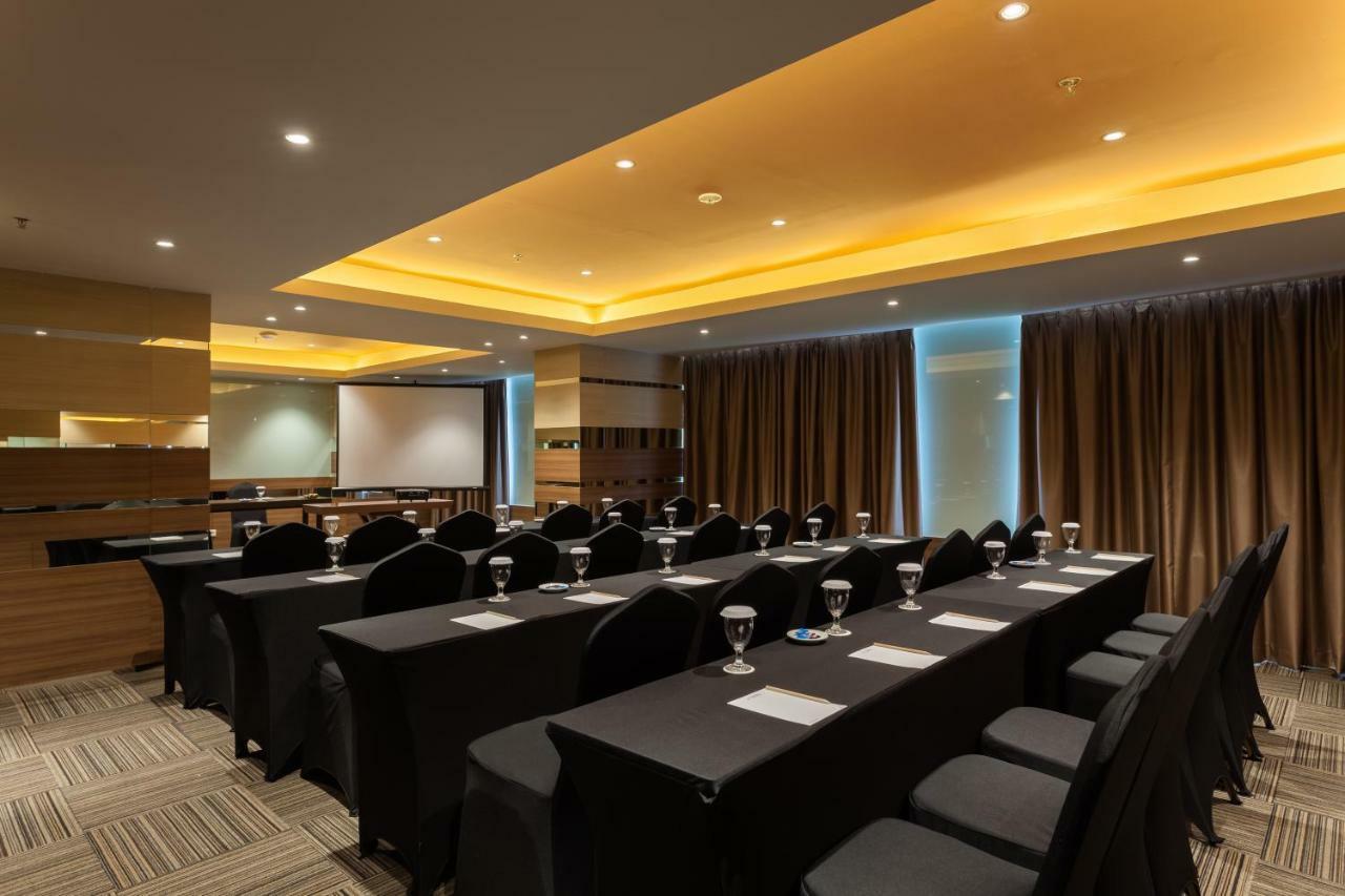 Ramada By Wyndham Serpong Extérieur photo